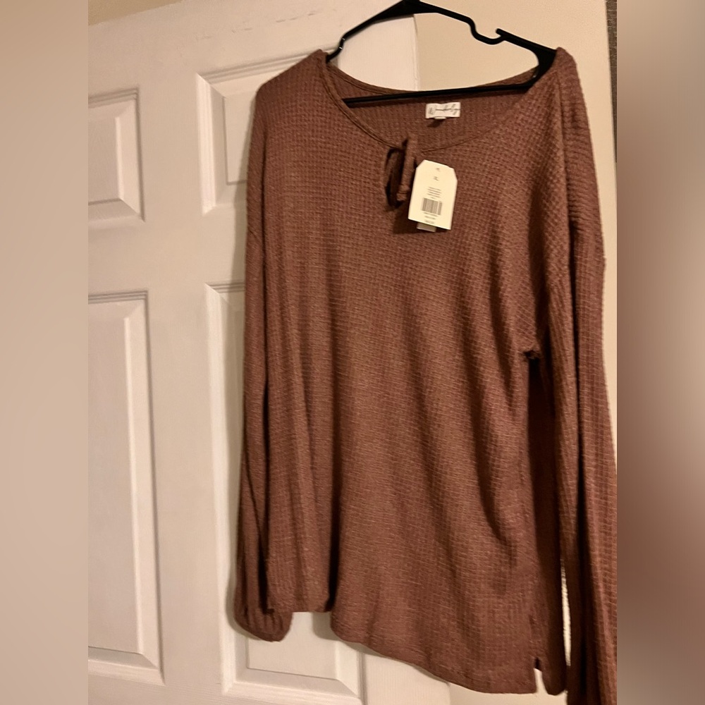 Wonderly waffle like material long sleeved shirt.